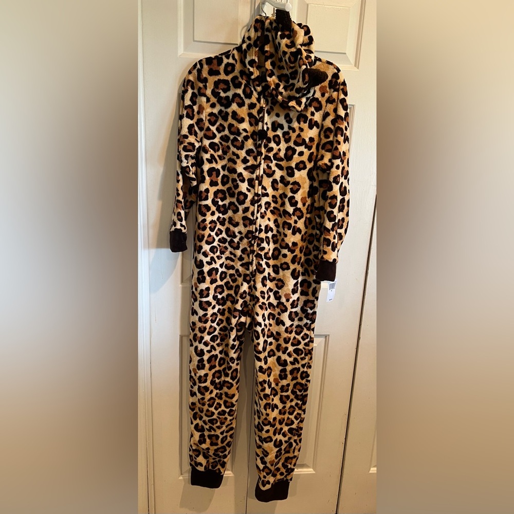 NWT 🐆 Leopard Print One Piece Zip Up Pajamas / Costume w Hood
